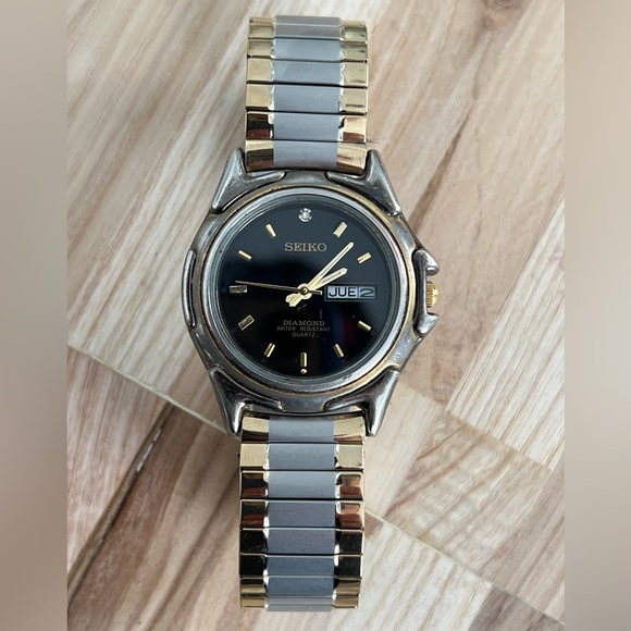 Seiko Men’s Watch Diamond Vintage Black Dial New Two Tone Stretch Bracelet Date - Picture 7 of 11